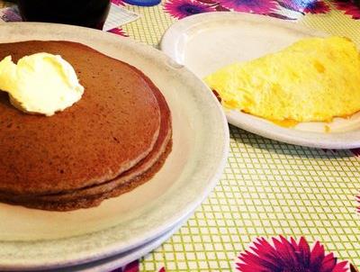 Gingerbread Pancakes at The Omelettry