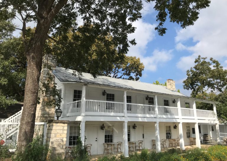 Traveling North On I-35? Eat At Stagecoach Inn - The Austinot