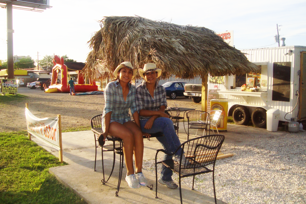 Reyna and Martiza Vasquez of Veracruz All Natural