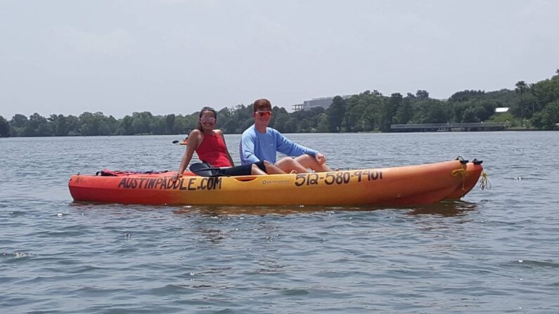 Austin date ideas | Paddle Board at Sunset on Lady Bird Lake