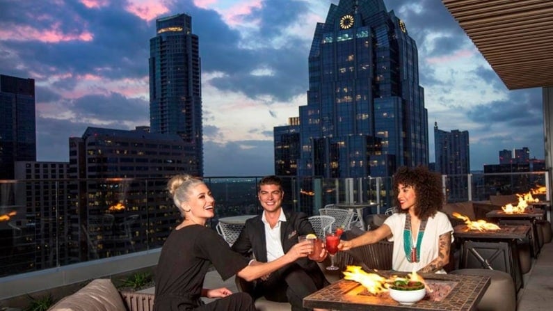 Austin Rooftop Bar - Azul Rooftop