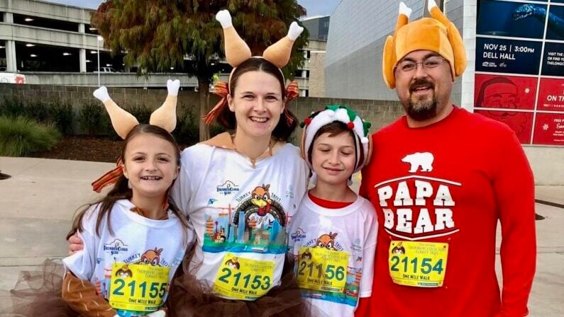 Things to do in Austin thanksgiving week - Thundercloud Subs Turkey Trot